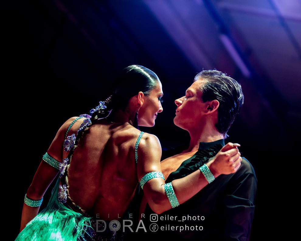 Dance Express versenytáncos pillanat reflektorfényben